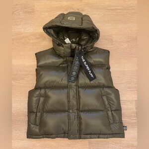 NWT Aritzia The Super Puff Vest Size S